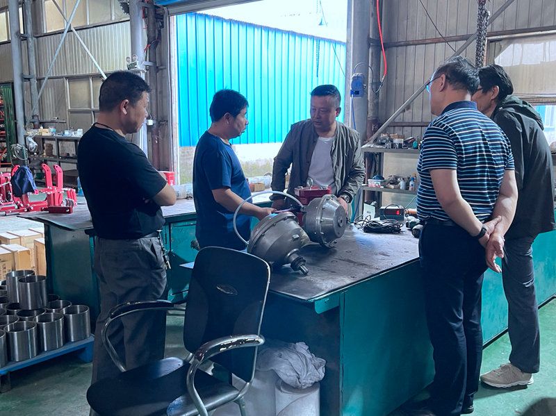 合作伙伴的主要負(fù)責(zé)人來(lái)我廠參觀、調(diào)研